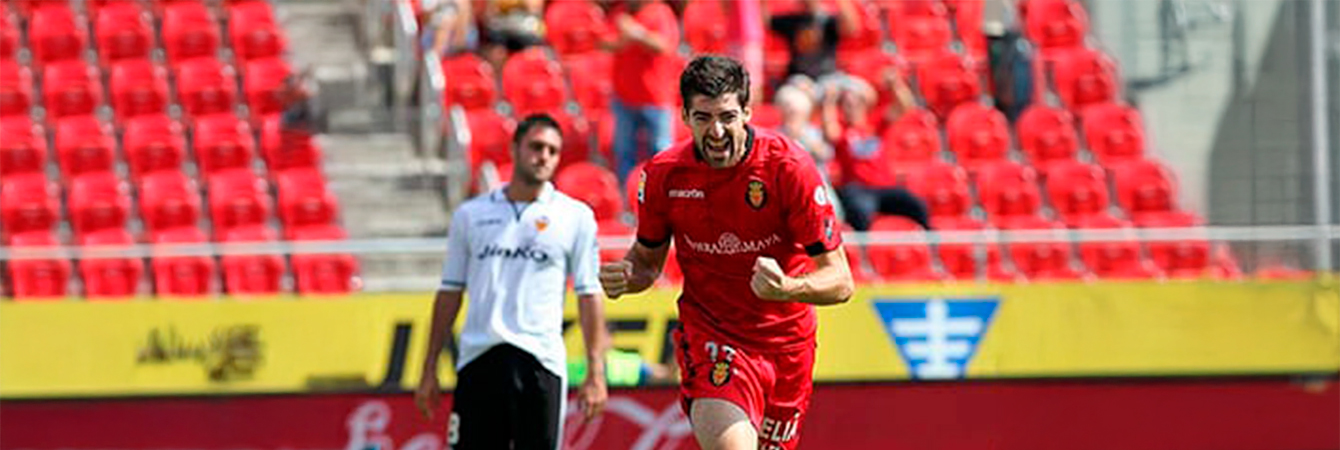 Javier Arizmendi celebrando un gol